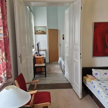 Huegel Apartament *
