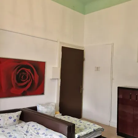 Huegel Apartament *